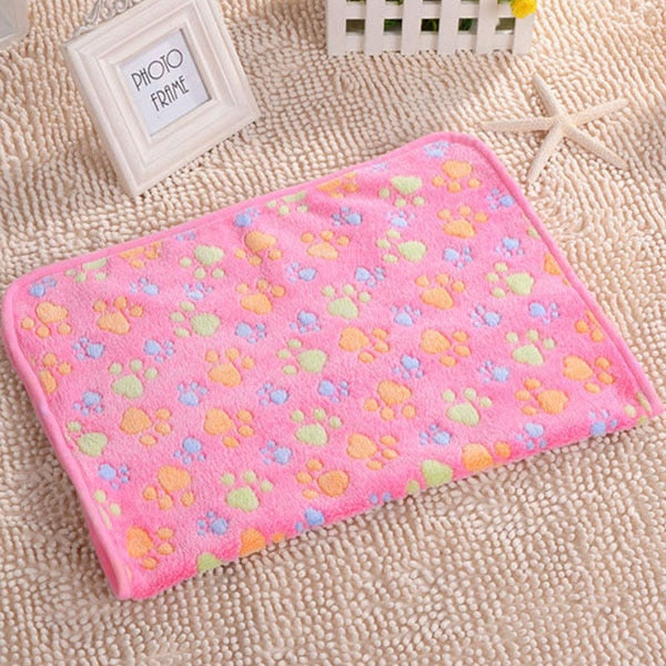 New Arrival 3 Colors Cute Floral Pet Sleep Warm Paw Print Towel Dog Cat Puppy Fleece Soft Dog Blanket Pet Dog Beds Mat